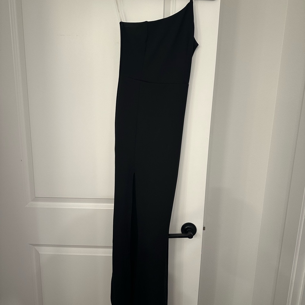 Elegant Black One-Shoulder Dress